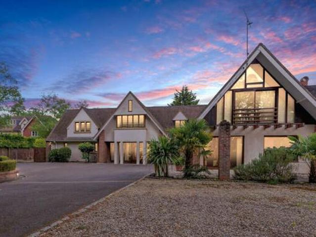 House for sale in Ascot