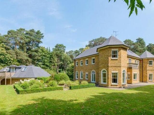 House for sale in Ascot
