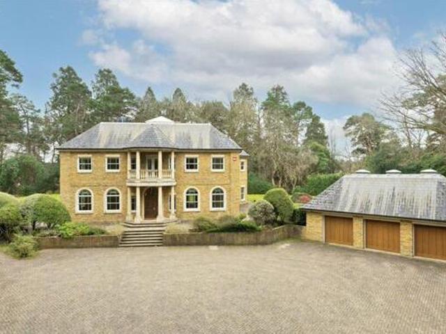 House for sale in Ascot
