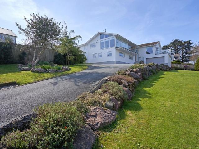 House for sale in Saundersfoot, Wales