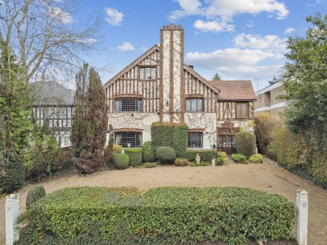 House for sale in Hatch End, Greater London