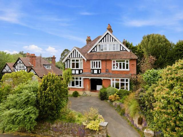House for sale in Broadwater Down, Sandown Park