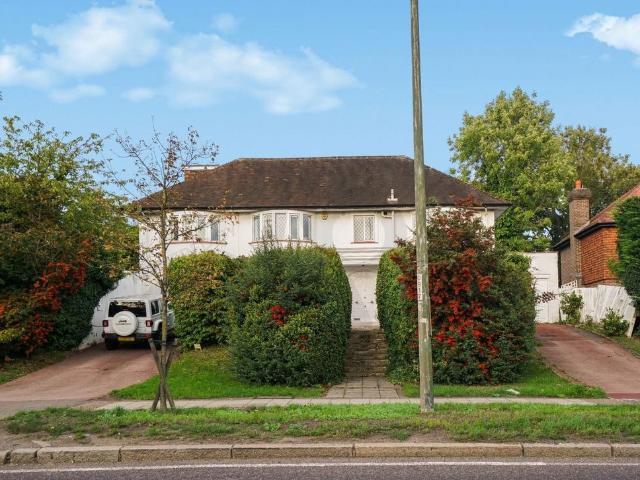 House for sale in The Hale, Mill Hill