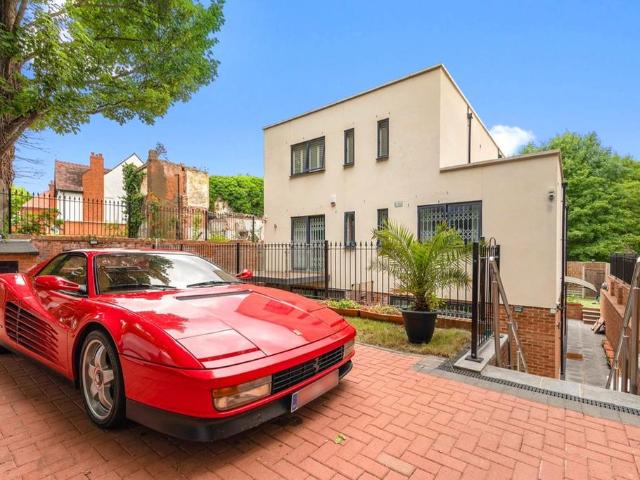 House for sale in Brondesbury, Greater London