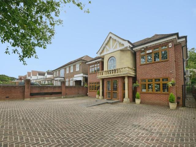 House for sale in Chigwell, Epping