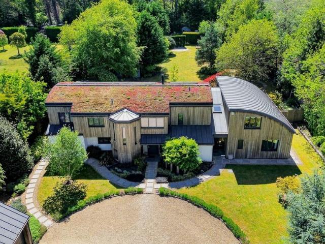 House for sale in Finchampstead