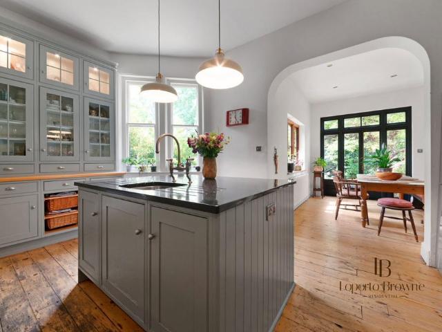 House for sale in Cricklewood, Greater London