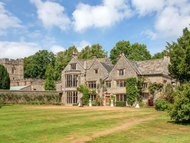 House for sale in Froggatt, East Midlands