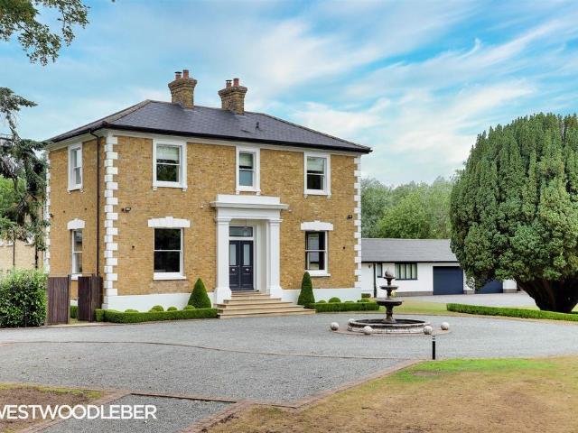 House for sale in Kings Hill, Colliers End