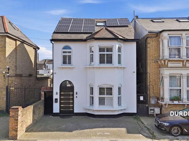 House for sale in Forest Gate, Greater London