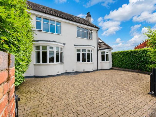 House for sale in Kingswinford, West Midlands