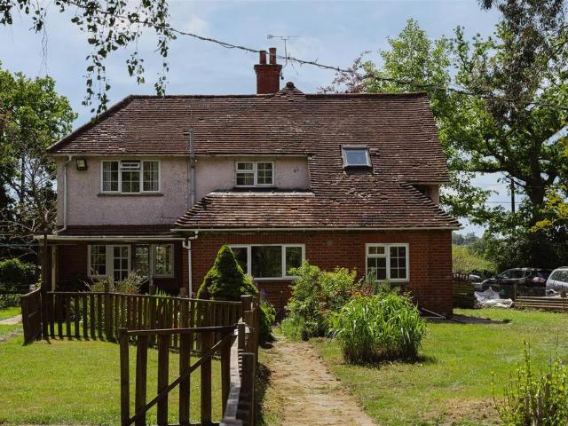 House for sale in Nutfield, Hillview