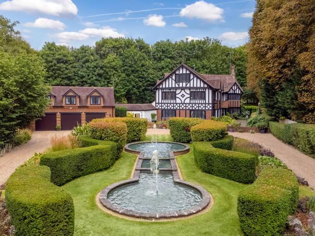 House for sale in Webb Estate, Greater London