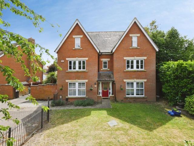 House for sale in Chipping Hill, Essex