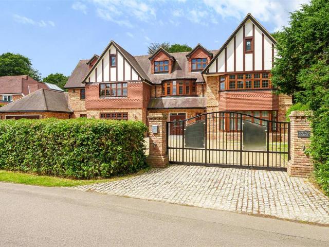 House for sale in Kingswood Warren, Red Hill