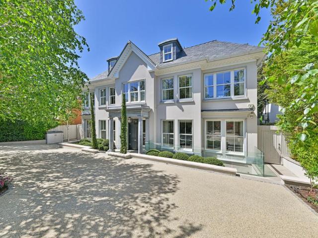 House for sale in Roehampton, Greater London