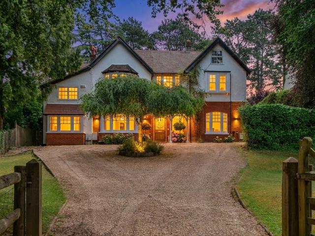 House for sale in London Borough of Croydon, Kenley