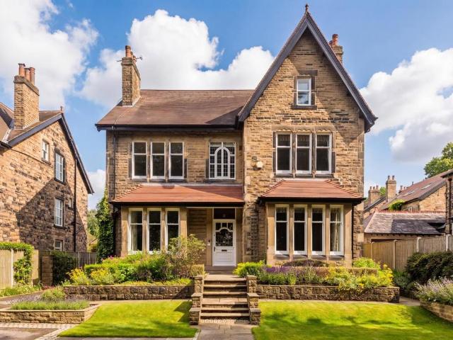 House for sale in Oakwood, West Yorkshire