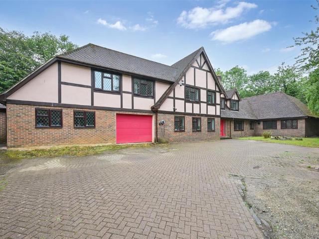 House for sale in Kingswood Warren, Red Hill