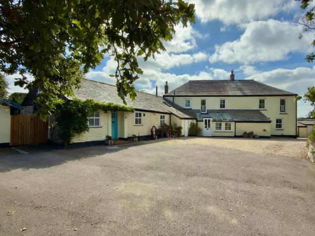 House for sale in St. Kew, St Kew Highway