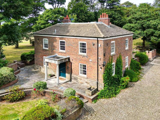 House for sale in Roby Mill, Lancashire