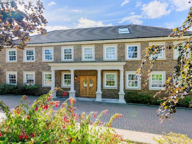 House for sale in Hillview, Surrey