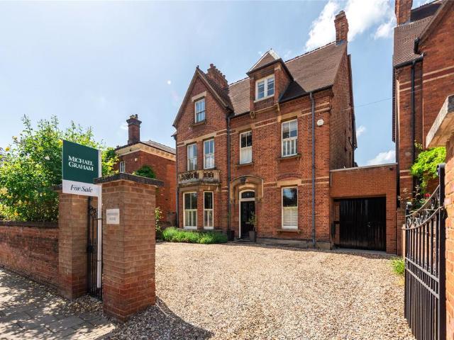 House for sale in Castle, Bedford