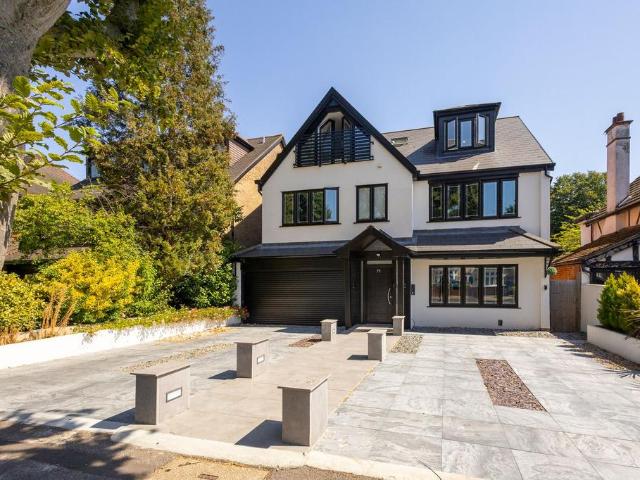 House for sale in London Borough of Redbridge, Greater London