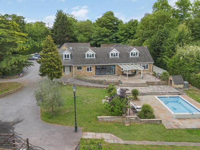 House for sale in Woodcote, Epsom