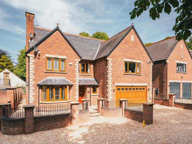 House for sale in Elmton, East Midlands