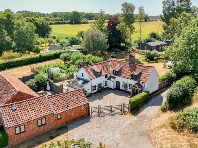 House for sale in Stibbard, Comers