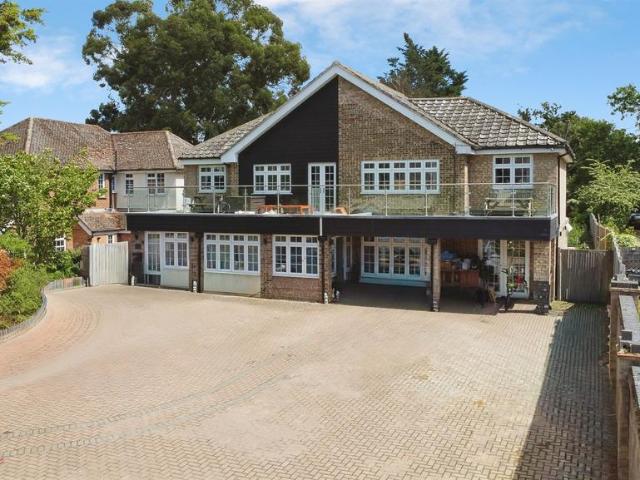 House for sale in Chipping Hill, Essex