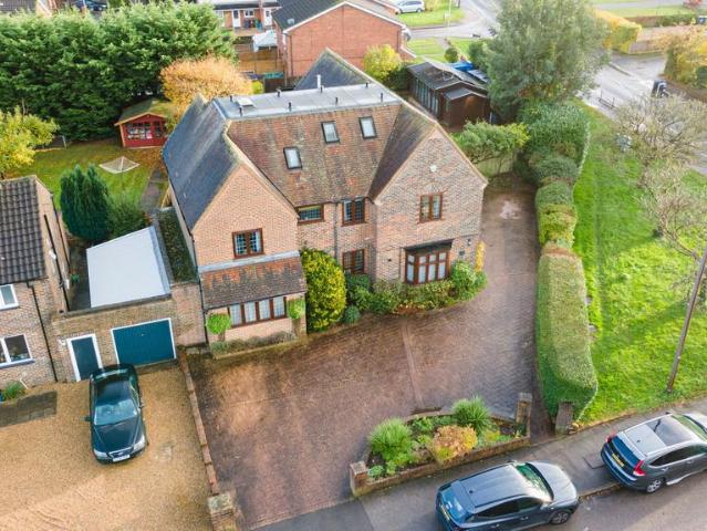 House for sale in Elstree and Borehamwood, Borehamwood