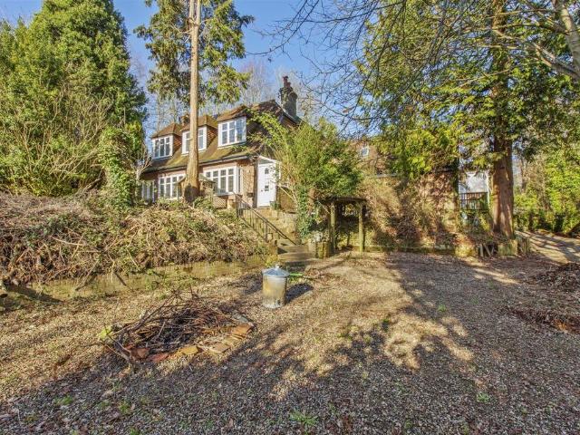House for sale in Totteridge, Cressex