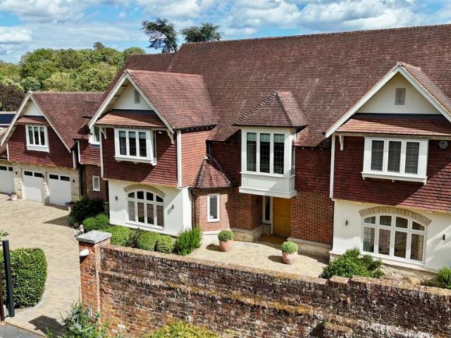 House for sale in Woodcote, Epsom