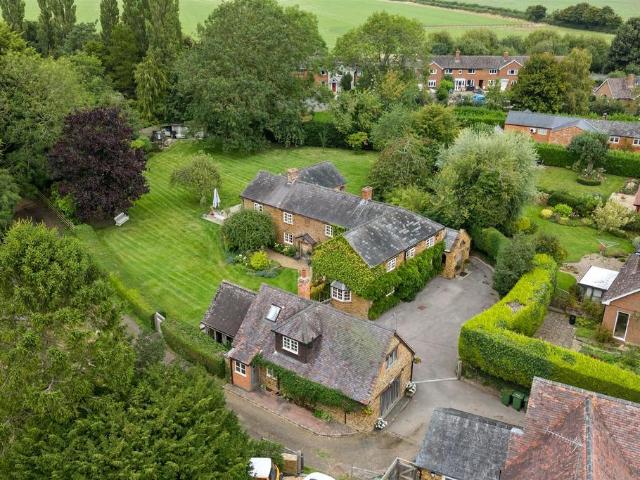 House for sale in Alderminster, Warwickshire
