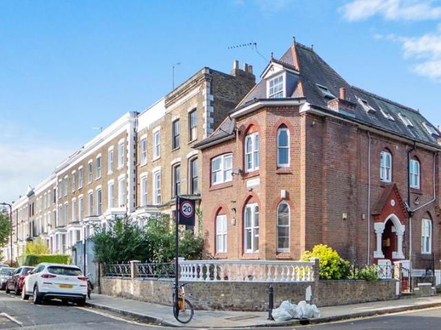 House for sale in Stoke Newington, Greater London