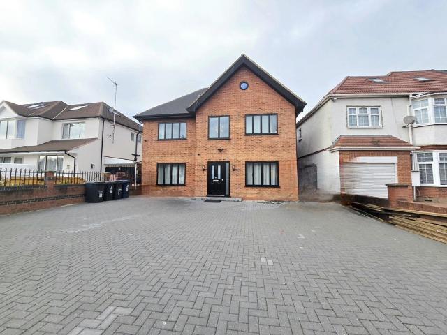 House for sale in London Borough of Ealing, Greater London