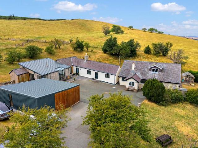 House for sale in Llanrhaeadr-yng-Nghinmeirch, Wales