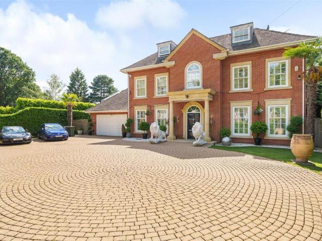 House for sale in Kingswood Warren, Red Hill