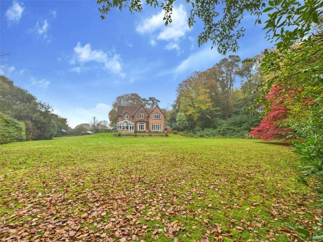 House for sale in Weir Quay, Devon
