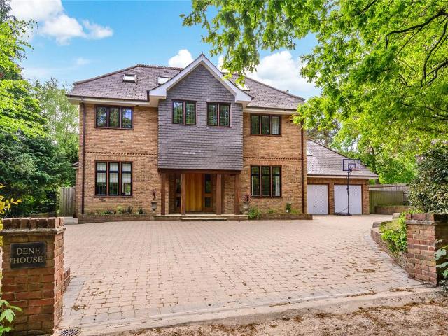 House for sale in Lower Bourne, Fole
