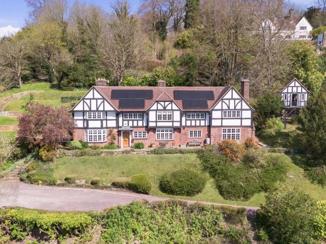 House for sale in Hillview, Surrey
