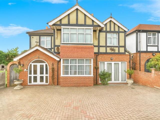House for sale in Tolworth, Greater London
