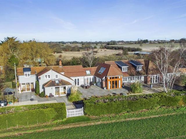 House for sale in Frinton and Walton, Dale Hill