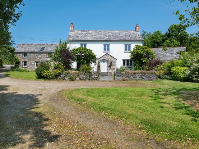 House for sale in Pendoggett, Cornwall