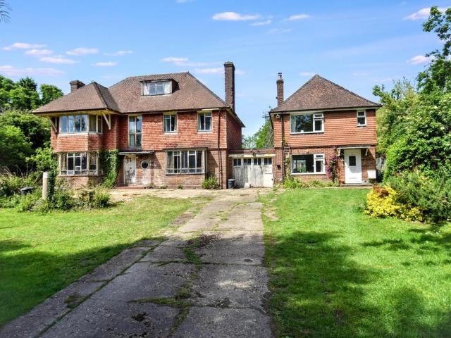 House for sale in The Butts, Kent