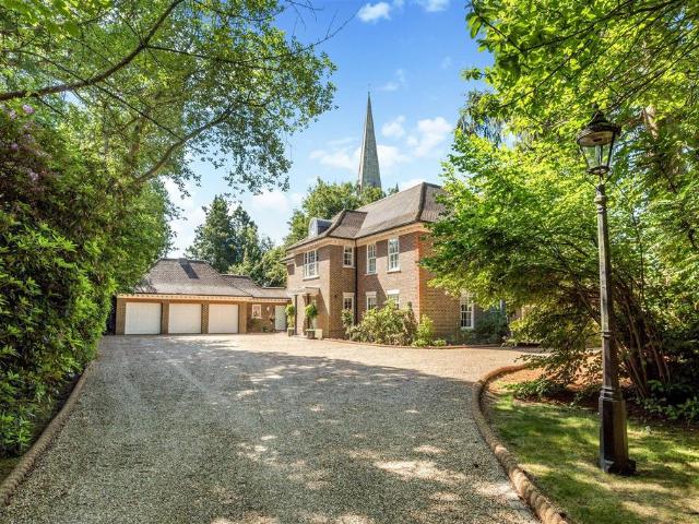 House for sale in Kingswood Warren, Red Hill