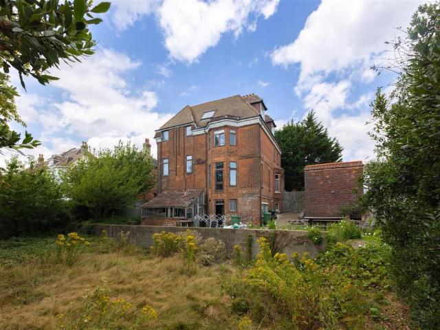 House for sale in Broomgrove, Guestling Green