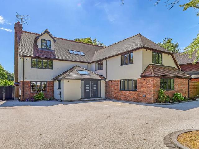House for sale in Navestock Side, Essex